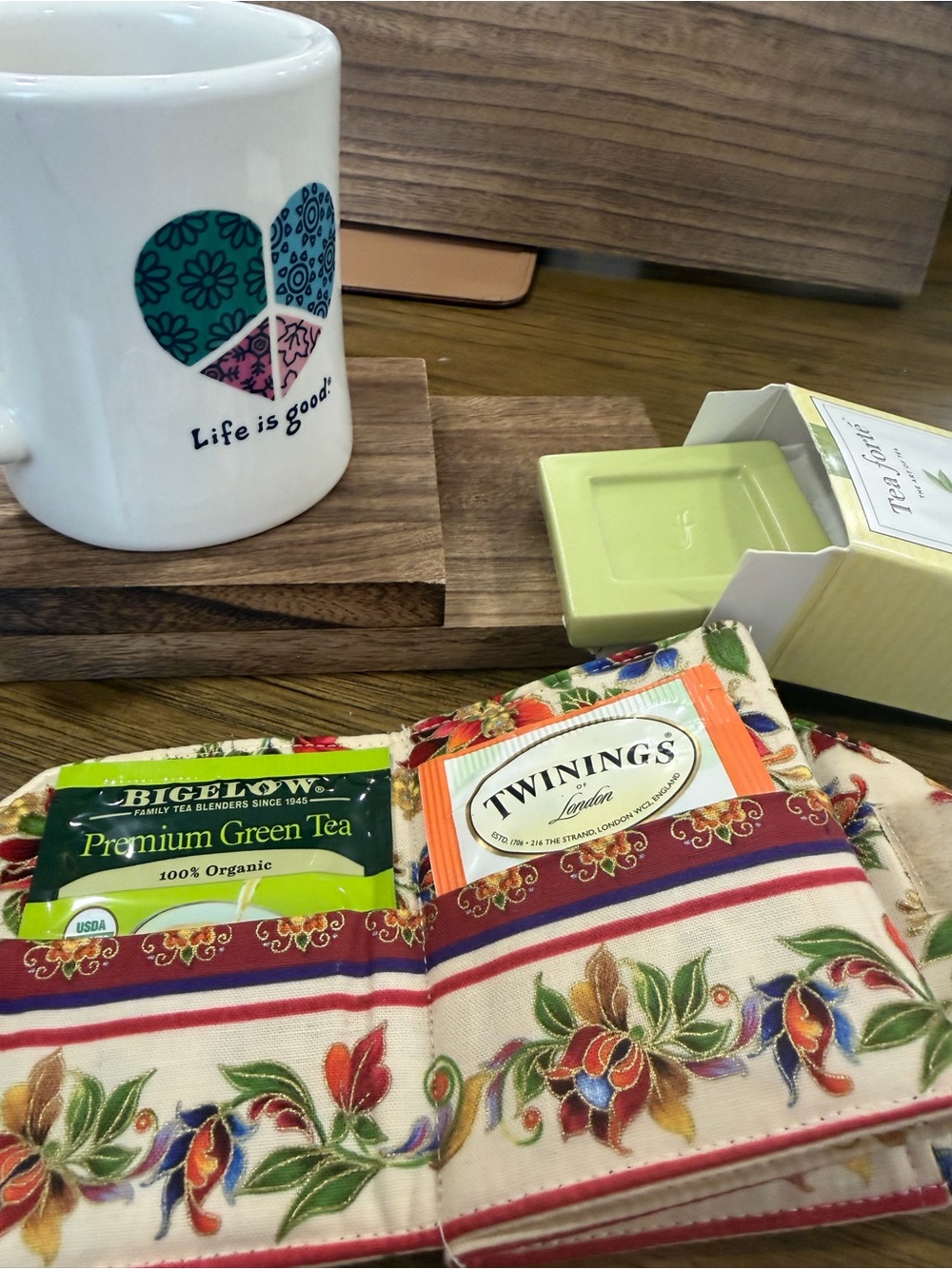 Twinings & Bigelow Tea Pocket Organizer - Floral Cream